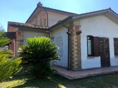 Ingrandisci